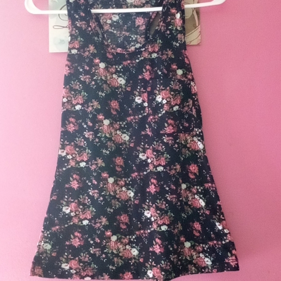 BLACK floral tank top - Picture 2 of 5